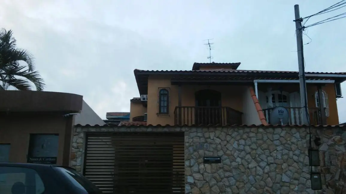 Foto 1 de Casa com 4 quartos à venda, 320m2 em Braga, Cabo Frio - RJ
