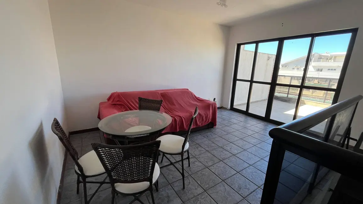 Cobertura com 3 quartos para alugar, 120m2 em Centro, Cabo Frio - RJ - imagem 2 Foto 2 de Cobertura com 3 quartos para alugar, 120m2 em Centro, Cabo Frio - RJ