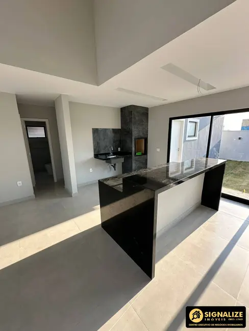 Foto 3 de Casa de Condomínio com 3 quartos à venda, 252m2 em Nova São Pedro, Sao Pedro Da Aldeia - RJ