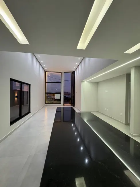 Foto 3 de Casa de Condomínio com 3 quartos à venda, 252m2 em Nova São Pedro, Sao Pedro Da Aldeia - RJ