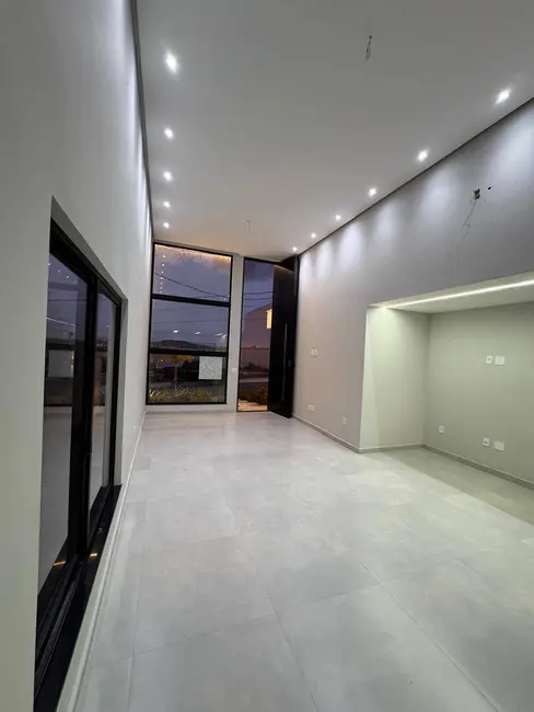 Foto 2 de Casa de Condomínio com 3 quartos à venda, 252m2 em Nova São Pedro, Sao Pedro Da Aldeia - RJ