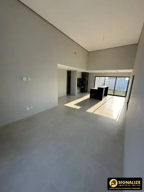 Foto 2 de Casa de Condomínio com 3 quartos à venda, 252m2 em Nova São Pedro, Sao Pedro Da Aldeia - RJ