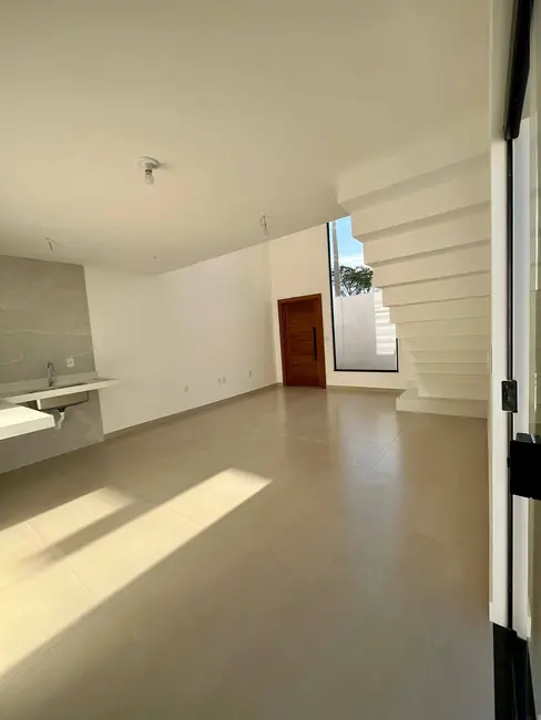 Foto 3 de Casa com 2 quartos à venda, 81m2 em Cabo Frio - RJ