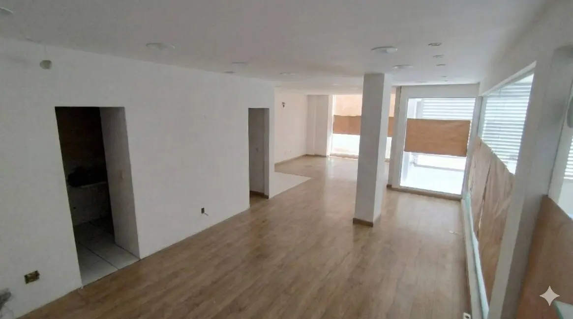 Sala Comercial para alugar em Centro, Cabo Frio - RJ - imagem 4 Foto 4 de Sala Comercial para alugar em Centro, Cabo Frio - RJ