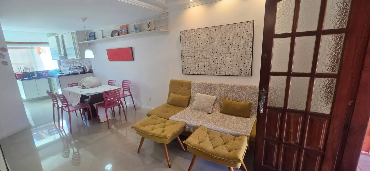 Foto 3 de Casa de Condomínio com 2 quartos à venda em Ogiva, Cabo Frio - RJ