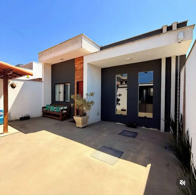 Casa com 2 quartos à venda, 150m2 em Cabo Frio - RJ - imagem 1 Foto 1 de Casa com 2 quartos à venda, 150m2 em Cabo Frio - RJ