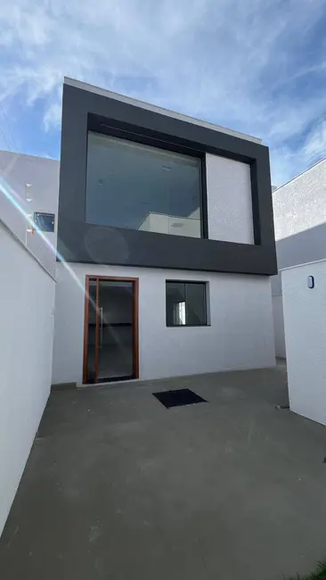 Casa com 2 quartos à venda em Cabo Frio - RJ - imagem 1 Foto 1 de Casa com 2 quartos à venda em Cabo Frio - RJ