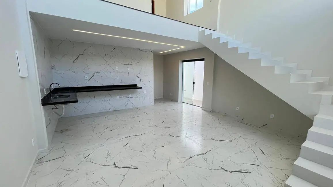 Casa com 2 quartos à venda em Cabo Frio - RJ - imagem 2 Foto 2 de Casa com 2 quartos à venda em Cabo Frio - RJ