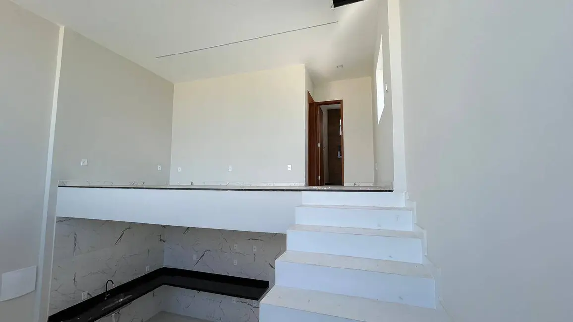 Casa com 2 quartos à venda em Cabo Frio - RJ - imagem 8 Foto 8 de Casa com 2 quartos à venda em Cabo Frio - RJ