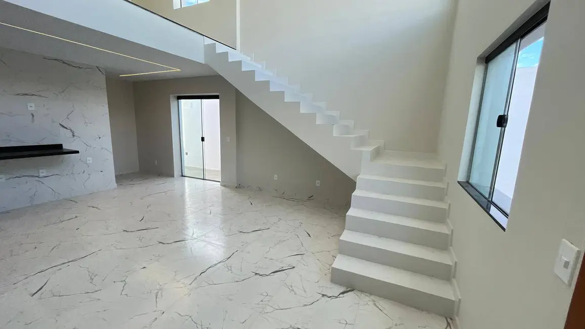 Casa com 2 quartos à venda em Cabo Frio - RJ - imagem 3 Foto 3 de Casa com 2 quartos à venda em Cabo Frio - RJ