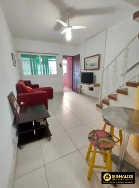 Foto 2 de Casa de Condomínio com 2 quartos à venda em Cabo Frio - RJ