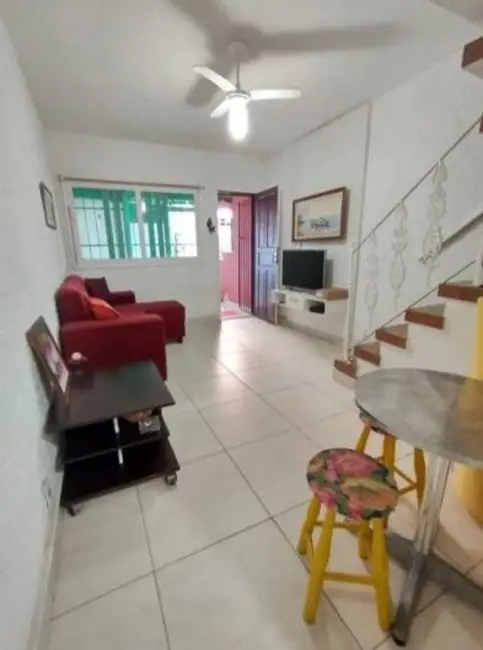 Foto 2 de Casa de Condomínio com 2 quartos à venda em Cabo Frio - RJ