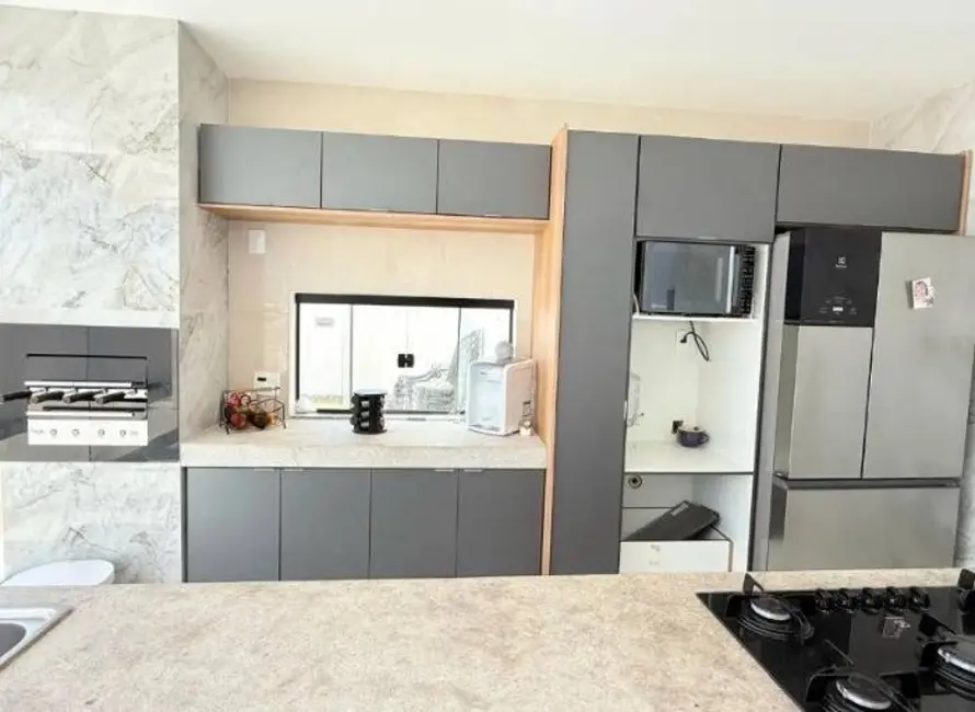 Casa com 3 quartos para alugar em Nova São Pedro, Sao Pedro Da Aldeia - RJ - imagem 5 Foto 5 de Casa com 3 quartos para alugar em Nova São Pedro, Sao Pedro Da Aldeia - RJ