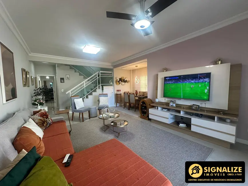 Foto 4 de Casa com 5 quartos à venda em Cabo Frio - RJ