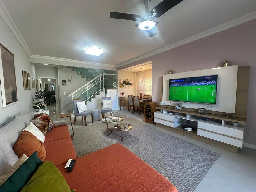 Casa com 5 quartos à venda em Cabo Frio - RJ - imagem 4 Foto 4 de Casa com 5 quartos à venda em Cabo Frio - RJ