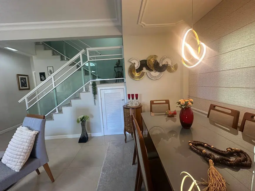 Casa com 5 quartos à venda em Cabo Frio - RJ - imagem 7 Foto 7 de Casa com 5 quartos à venda em Cabo Frio - RJ