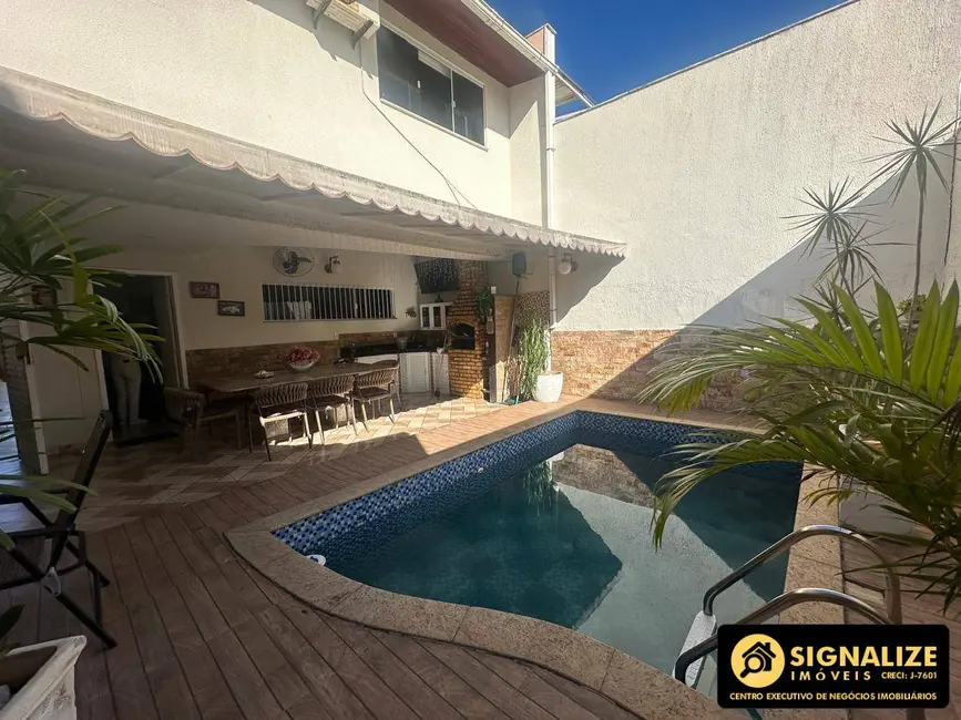 Foto 2 de Casa com 5 quartos à venda em Cabo Frio - RJ