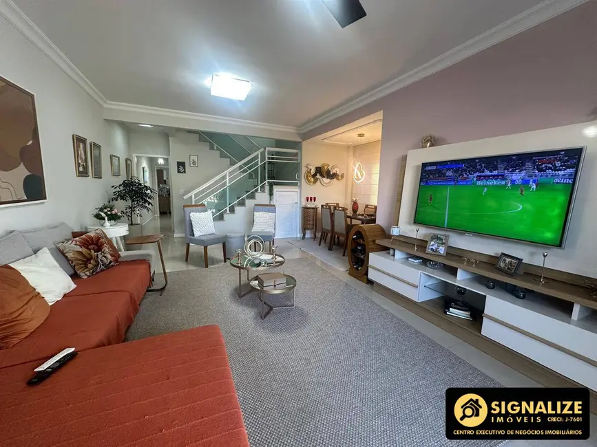 Foto 3 de Casa com 5 quartos à venda em Cabo Frio - RJ