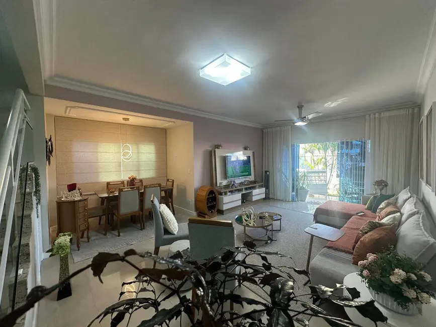 Casa com 5 quartos à venda em Cabo Frio - RJ - imagem 6 Foto 6 de Casa com 5 quartos à venda em Cabo Frio - RJ