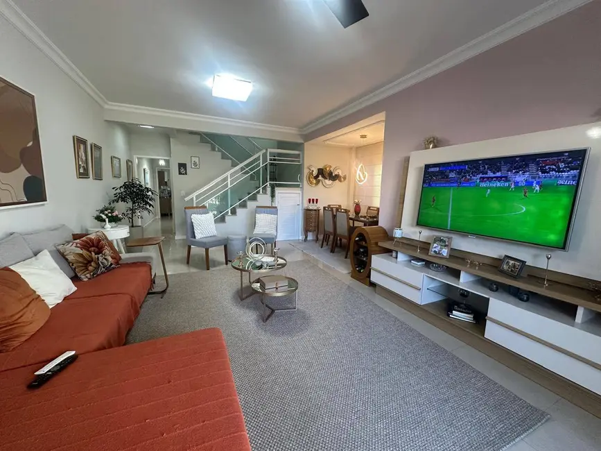 Casa com 5 quartos à venda em Cabo Frio - RJ - imagem 3 Foto 3 de Casa com 5 quartos à venda em Cabo Frio - RJ