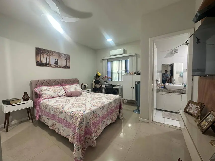 Casa com 5 quartos à venda em Cabo Frio - RJ - imagem 9 Foto 9 de Casa com 5 quartos à venda em Cabo Frio - RJ