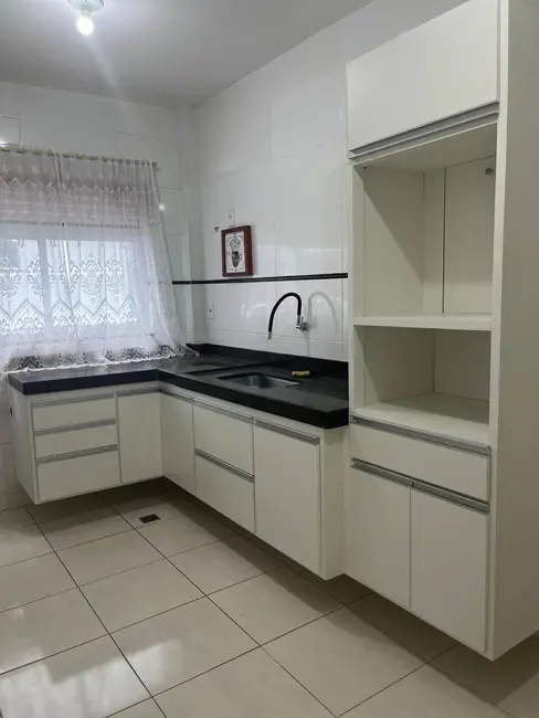 Apartamento com 3 quartos para alugar em Nova São Pedro, Sao Pedro Da Aldeia - RJ - imagem 2 Foto 2 de Apartamento com 3 quartos para alugar em Nova São Pedro, Sao Pedro Da Aldeia - RJ