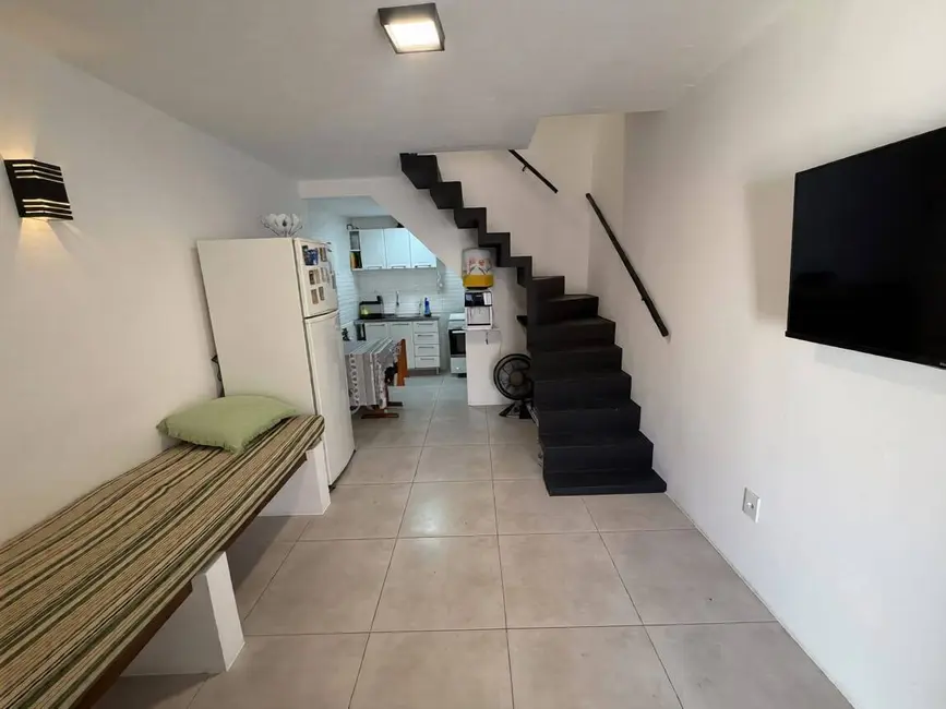 Casa de Condomínio com 1 quarto à venda em Cabo Frio - RJ - imagem 2 Foto 2 de Casa de Condomínio com 1 quarto à venda em Cabo Frio - RJ