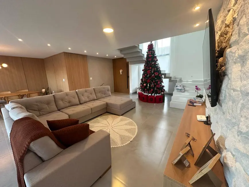 Foto 3 de Casa de Condomínio com 3 quartos à venda, 303m2 em Nova São Pedro, Sao Pedro Da Aldeia - RJ