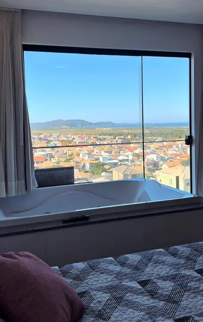 Foto 6 de Casa de Condomínio com 4 quartos à venda em Ogiva, Cabo Frio - RJ