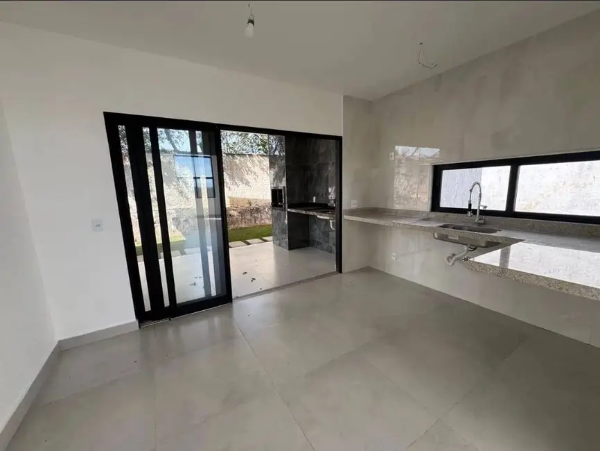 Casa de Condomínio com 3 quartos para alugar, 348m2 em Poço Fundo, Sao Pedro Da Aldeia - RJ - imagem 8 Foto 8 de Casa de Condomínio com 3 quartos para alugar, 348m2 em Poço Fundo, Sao Pedro Da Aldeia - RJ