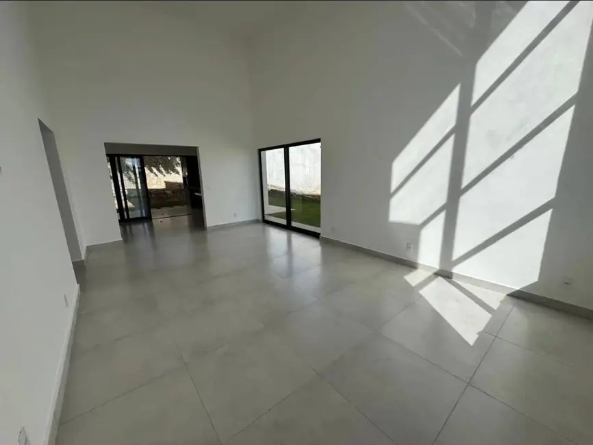 Casa de Condomínio com 3 quartos para alugar, 348m2 em Poço Fundo, Sao Pedro Da Aldeia - RJ - imagem 7 Foto 7 de Casa de Condomínio com 3 quartos para alugar, 348m2 em Poço Fundo, Sao Pedro Da Aldeia - RJ