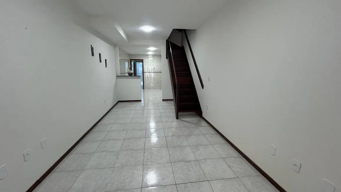 Casa de Condomínio com 3 quartos para alugar em Braga, Cabo Frio - RJ - imagem 1 Foto 1 de Casa de Condomínio com 3 quartos para alugar em Braga, Cabo Frio - RJ