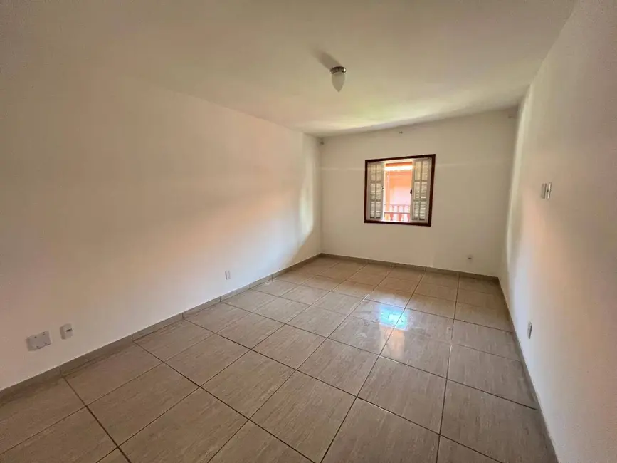 Casa de Condomínio com 2 quartos para alugar em Parque Burle, Cabo Frio - RJ - imagem 4 Foto 4 de Casa de Condomínio com 2 quartos para alugar em Parque Burle, Cabo Frio - RJ