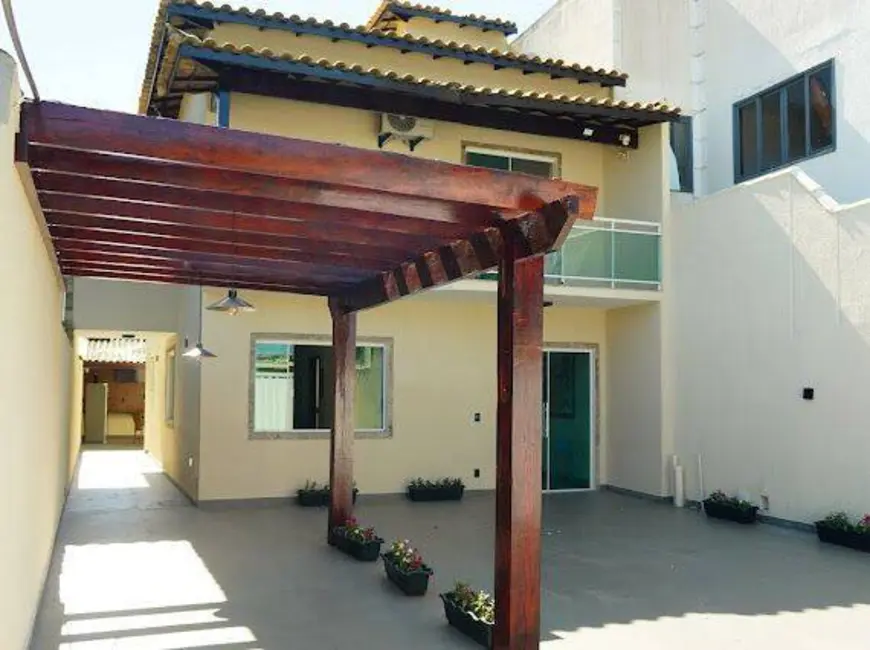 Casa com 3 quartos à venda, 225m2 em Cabo Frio - RJ - imagem 1 Foto 1 de Casa com 3 quartos à venda, 225m2 em Cabo Frio - RJ