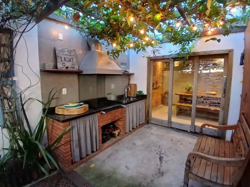 Foto 2 de Casa de Condomínio com 3 quartos à venda, 130m2 em Parque Burle, Cabo Frio - RJ