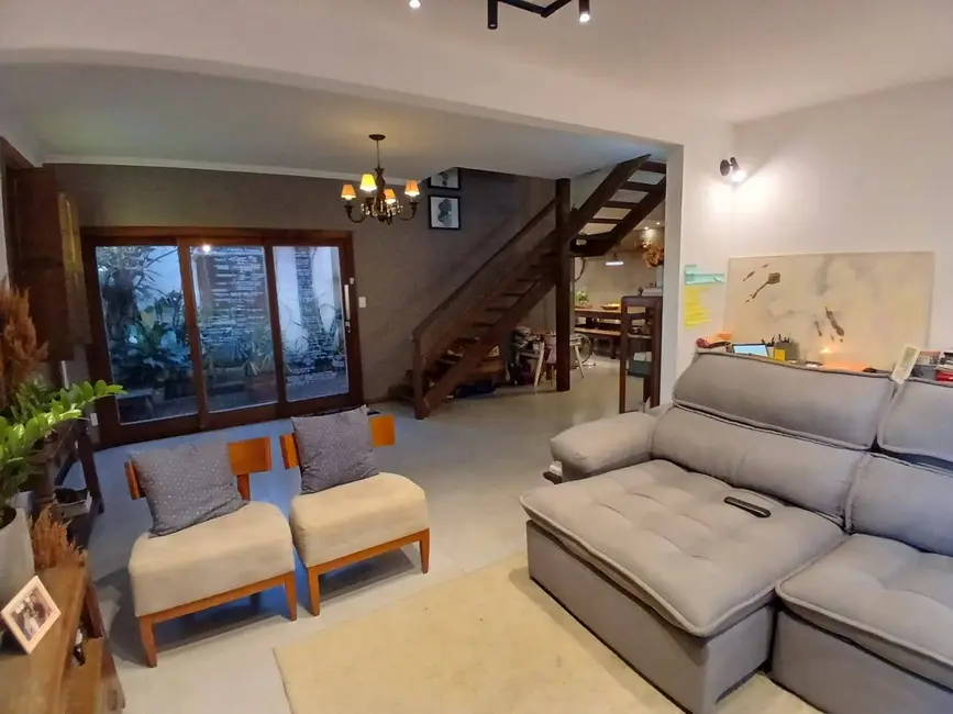 Foto 3 de Casa de Condomínio com 3 quartos à venda, 130m2 em Parque Burle, Cabo Frio - RJ