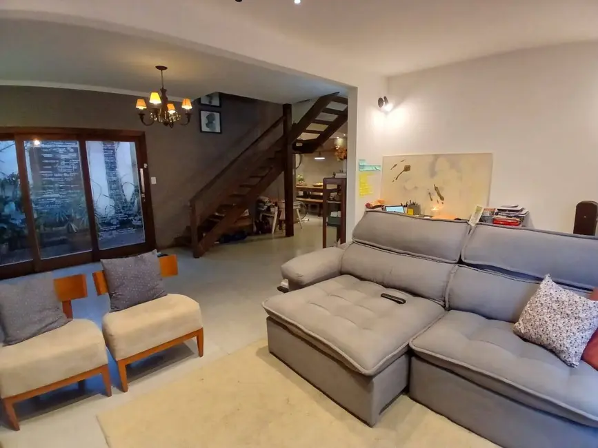 Foto 4 de Casa de Condomínio com 3 quartos à venda, 130m2 em Parque Burle, Cabo Frio - RJ