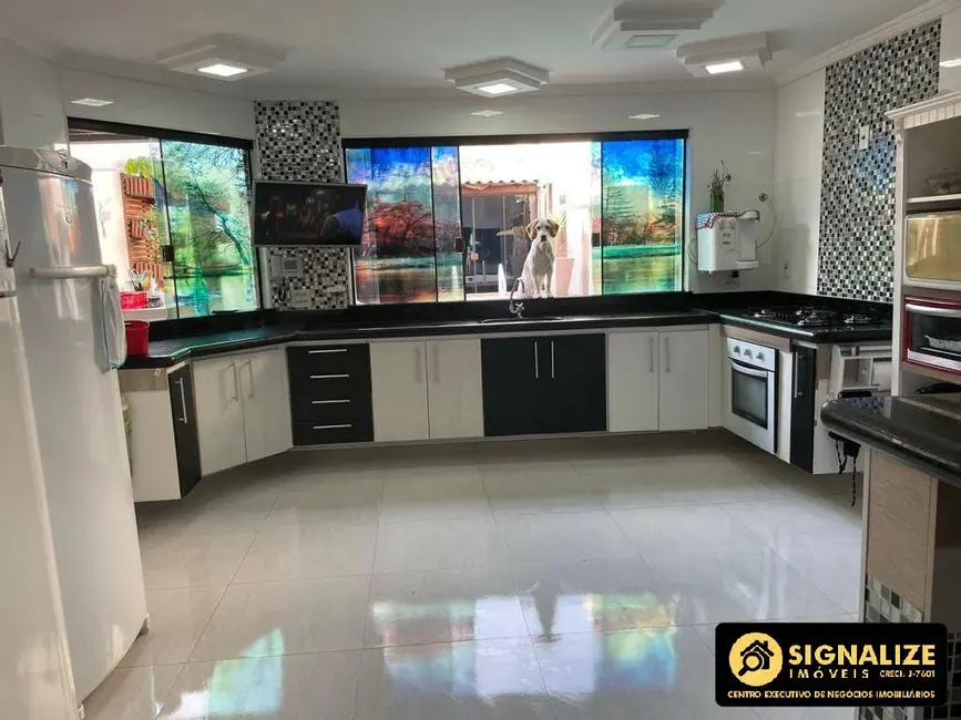 Foto 9 de Casa com 5 quartos à venda em Parque Burle, Cabo Frio - RJ