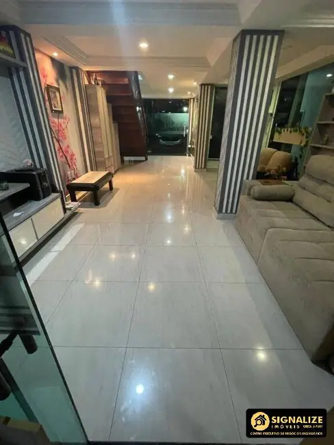 Foto 5 de Casa com 5 quartos à venda em Parque Burle, Cabo Frio - RJ