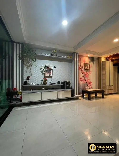 Foto 6 de Casa com 5 quartos à venda em Parque Burle, Cabo Frio - RJ