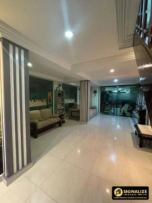 Foto 4 de Casa com 5 quartos à venda em Parque Burle, Cabo Frio - RJ