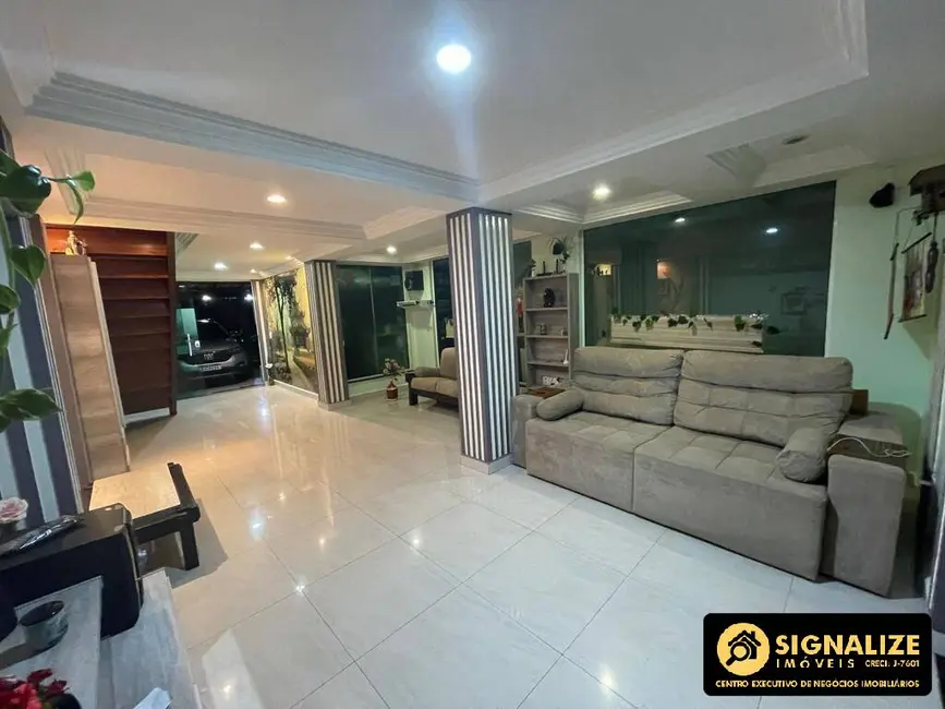 Foto 3 de Casa com 5 quartos à venda em Parque Burle, Cabo Frio - RJ