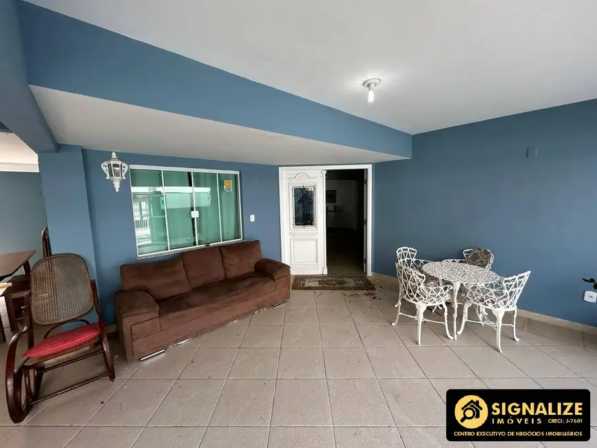 Casa com 4 quartos à venda, 250m2 em Centro, Cabo Frio - RJ - imagem 4 Foto 4 de Casa com 4 quartos à venda, 250m2 em Centro, Cabo Frio - RJ