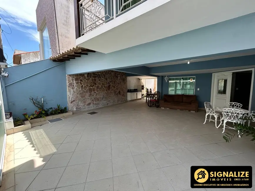 Casa com 4 quartos à venda, 250m2 em Centro, Cabo Frio - RJ - imagem 2 Foto 2 de Casa com 4 quartos à venda, 250m2 em Centro, Cabo Frio - RJ