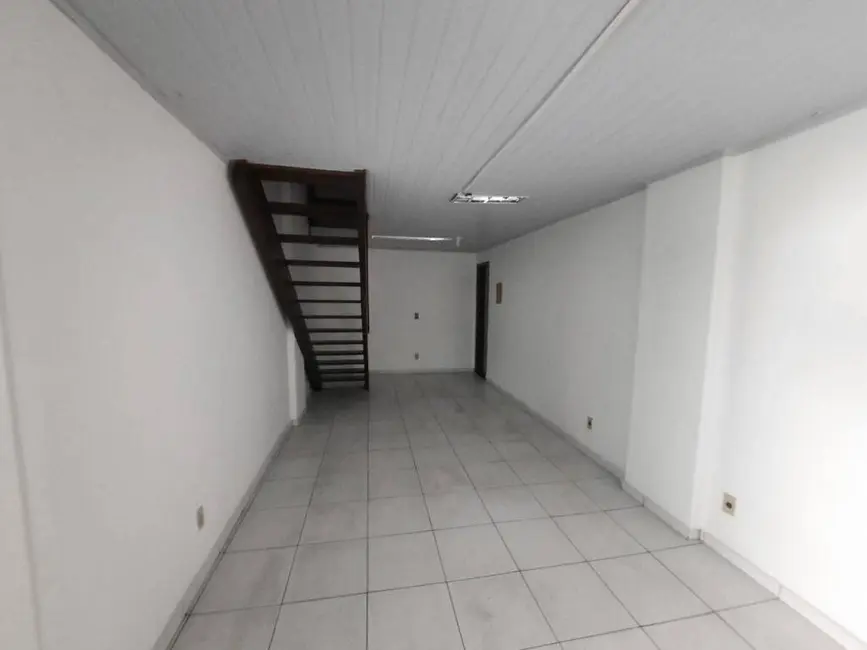 Loja para alugar, 26m2 em Centro, Cabo Frio - RJ - imagem 1 Foto 1 de Loja para alugar, 26m2 em Centro, Cabo Frio - RJ