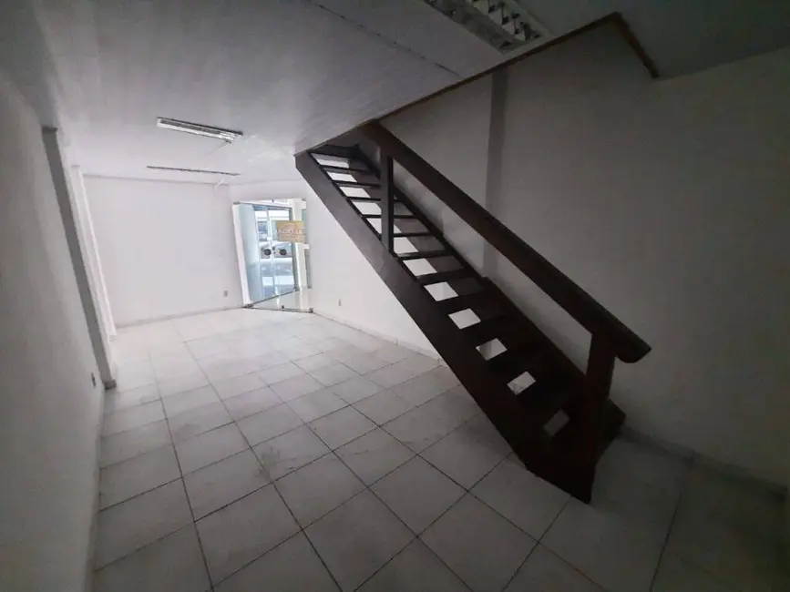 Loja para alugar, 26m2 em Centro, Cabo Frio - RJ - imagem 3 Foto 3 de Loja para alugar, 26m2 em Centro, Cabo Frio - RJ