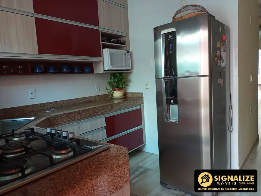 Casa com 3 quartos à venda em Jardim Flamboyant, Cabo Frio - RJ - imagem 4 Foto 4 de Casa com 3 quartos à venda em Jardim Flamboyant, Cabo Frio - RJ