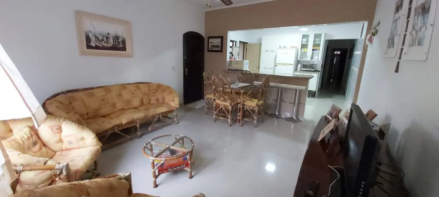 Casa com 2 quartos à venda, 249m2 em Praia Grande - SP - imagem 1 Foto 1 de Casa com 2 quartos à venda, 249m2 em Praia Grande - SP