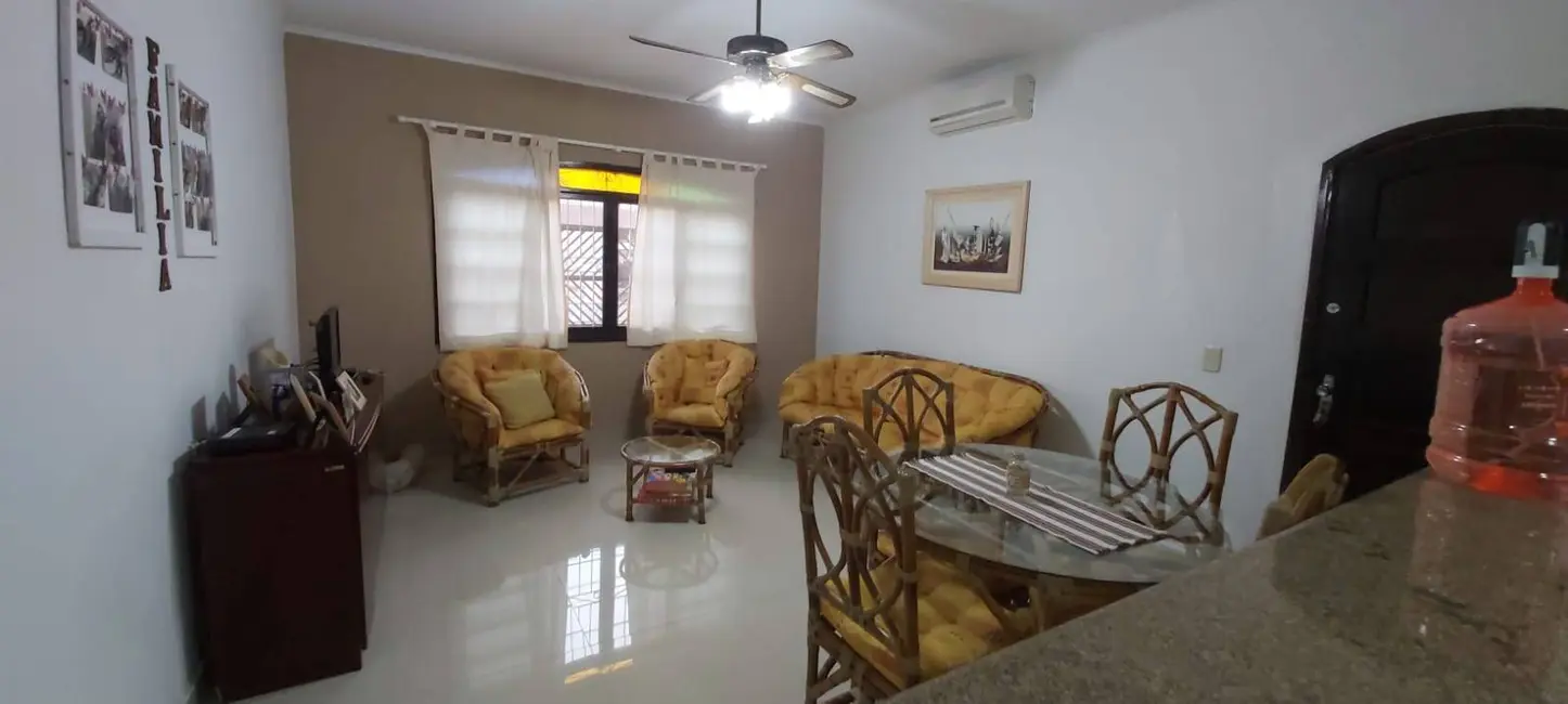 Casa com 2 quartos à venda, 249m2 em Praia Grande - SP - imagem 2 Foto 2 de Casa com 2 quartos à venda, 249m2 em Praia Grande - SP