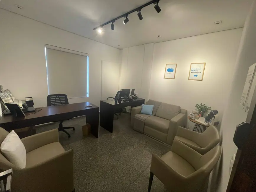 Sala Comercial para alugar, 14m2 em Jardim das Acácias, São Paulo - SP - imagem 1 Foto 1 de Sala Comercial para alugar, 14m2 em Jardim das Acácias, São Paulo - SP